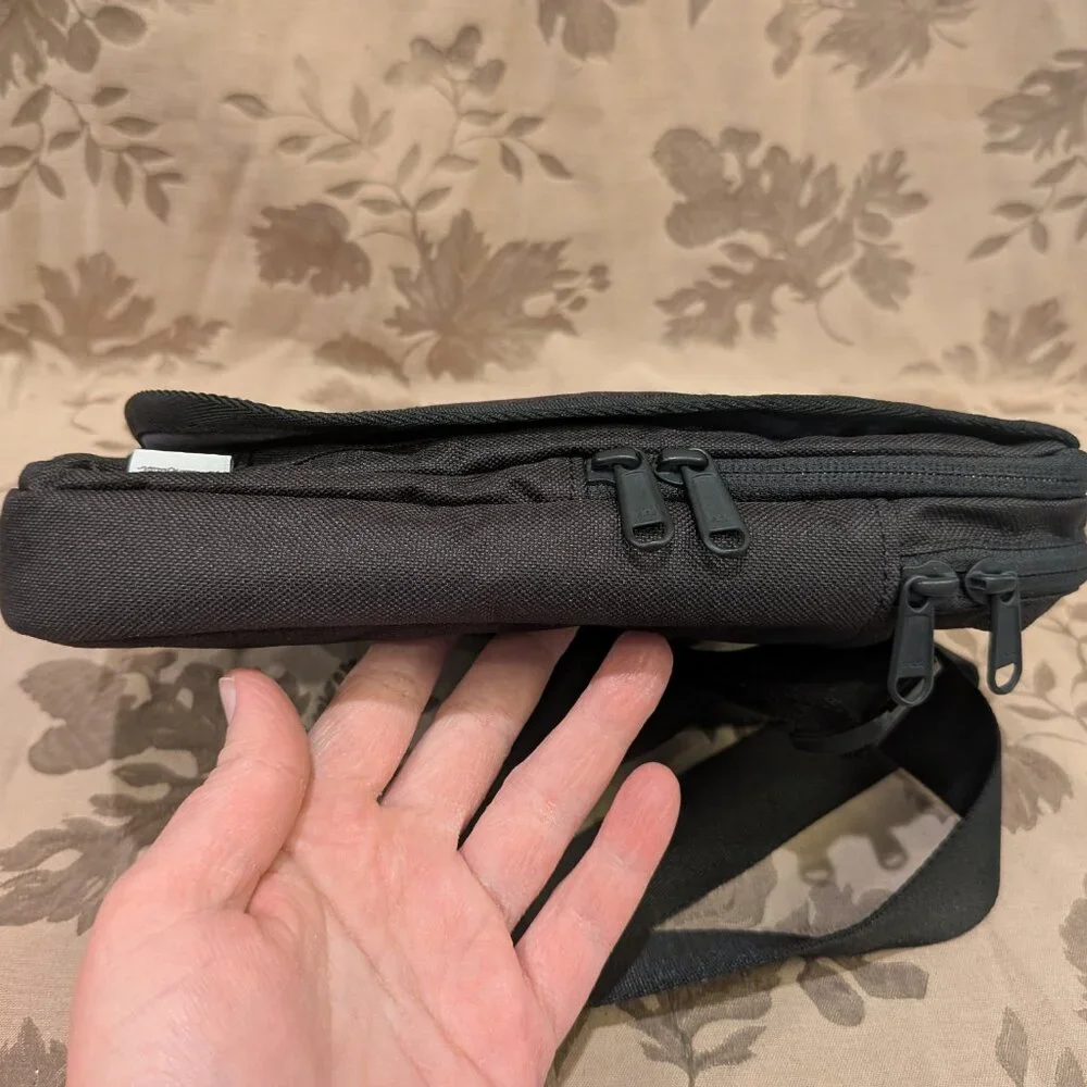 Eddie Bauer Crossbody Connect Tech Travel Day Bag, Gently Used! EUC
